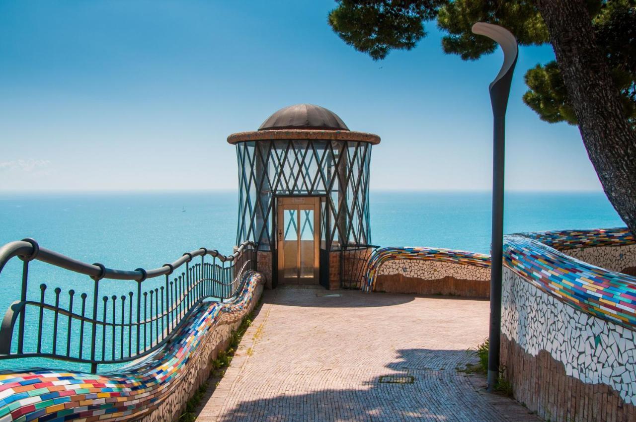 Casa Vacanza La Fontana Vietri Exteriör bild